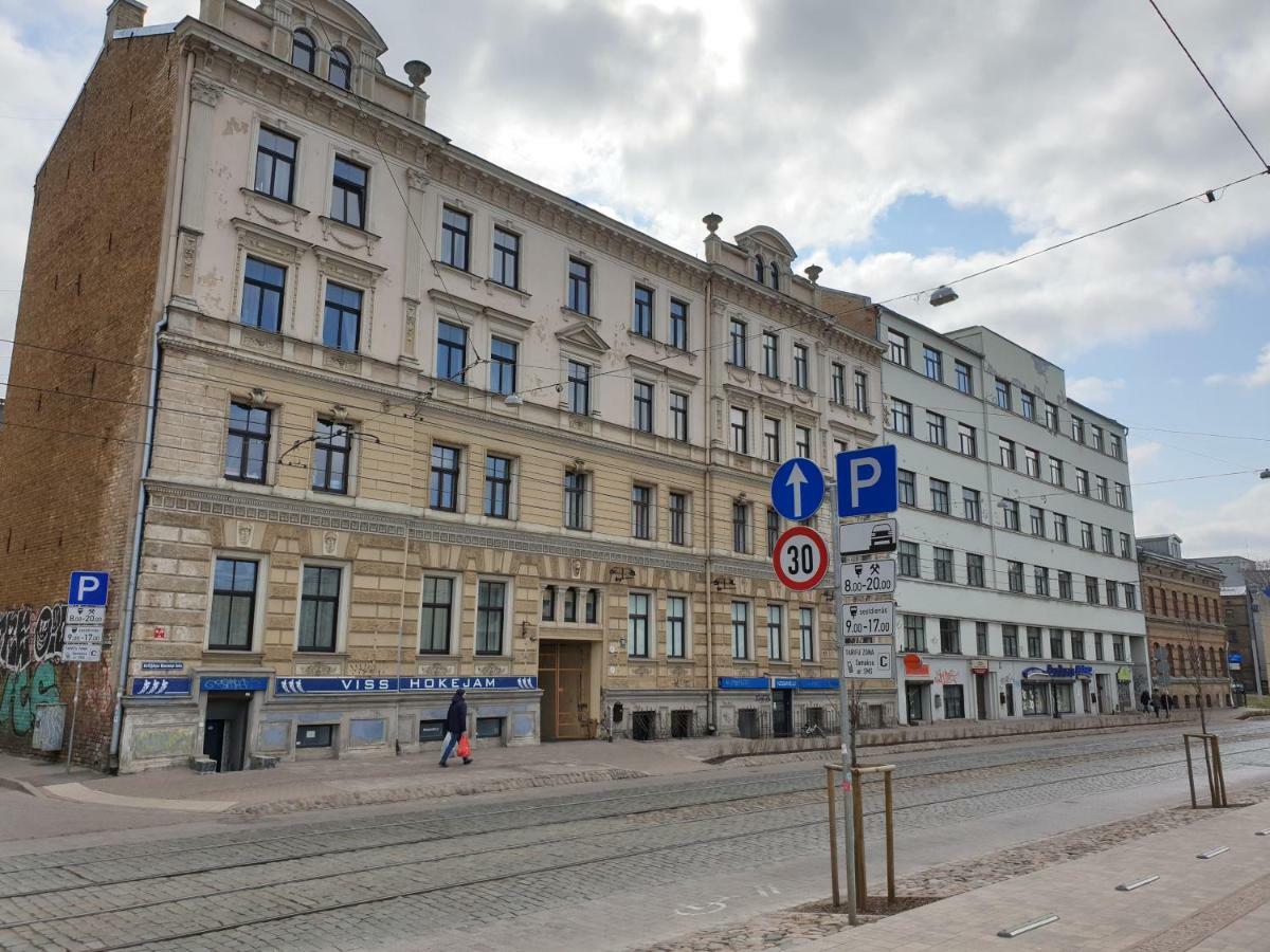 Low Ceiling Apartment Riga Esterno foto